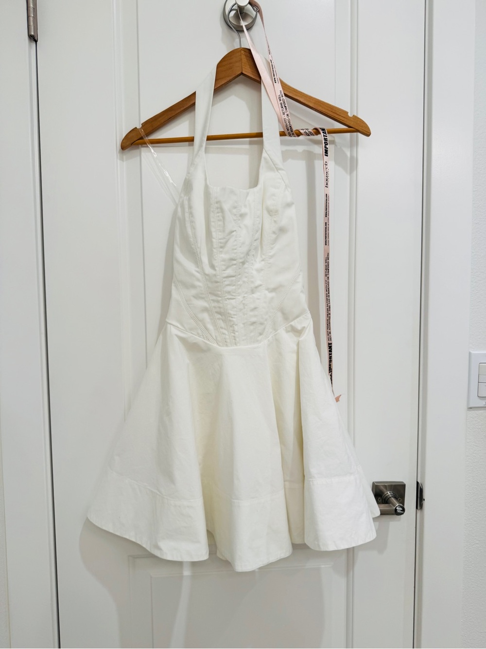 HOUSE OF CB SASHA
White Halter Neck Mini Dress fit and flare
SIZE XS 269 HoCo - Picture 5 of 14